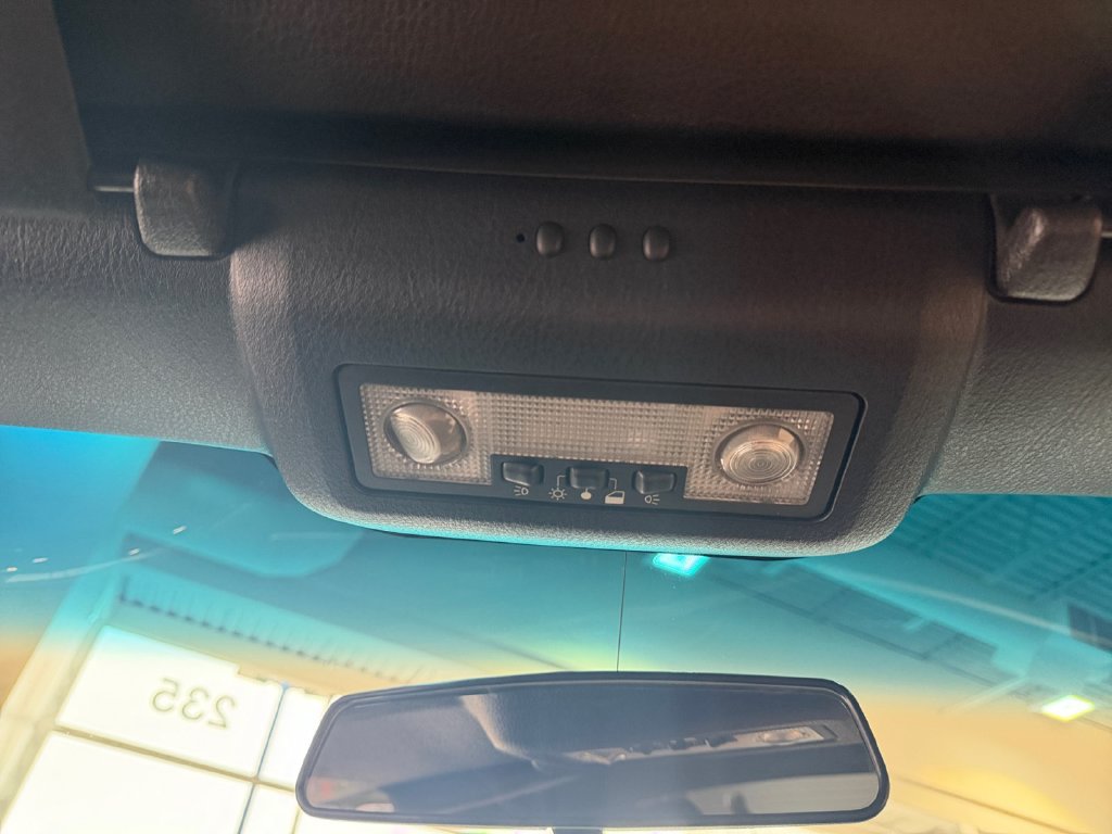 Used 2005 Ford Thunderbird RWD image 22