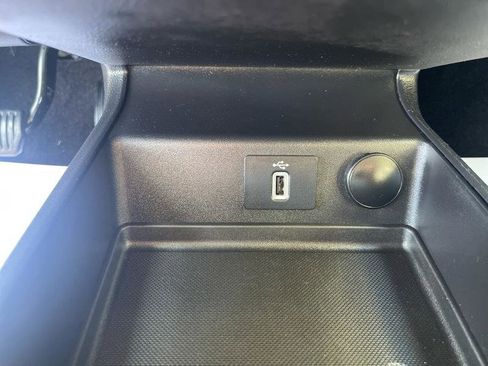 Used 2017 Ford Fusion SE w/ Equipment Group 201A image 32