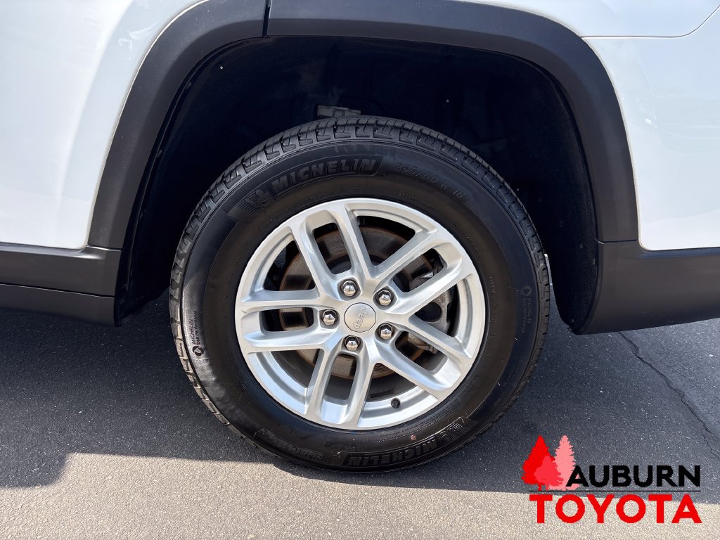 Used 2023 Jeep Grand Cherokee L Laredo AWD/4WD image 24