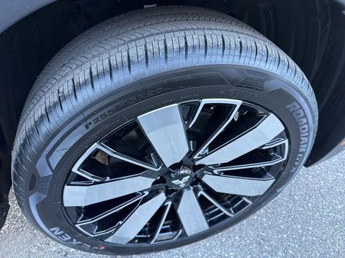 New 2025 Mitsubishi Outlander SE image 14