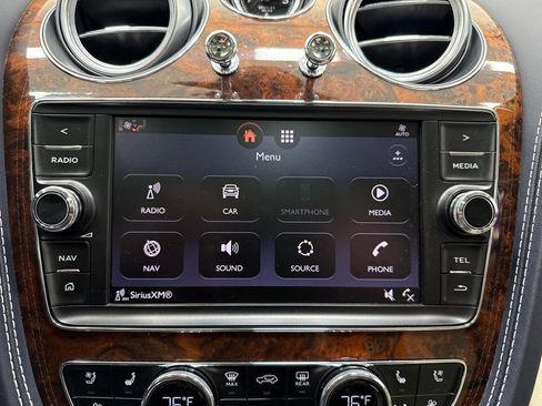 Used 2017 Bentley Bentayga image 34