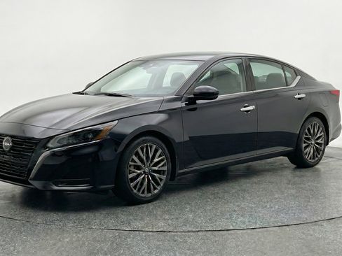 Used 2025 Nissan Altima 2.5 SV image 3