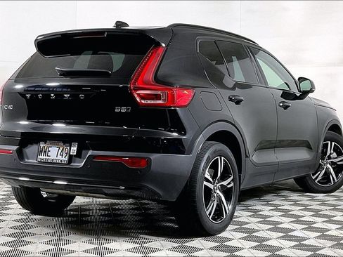 Used 2023 Volvo XC40 B5 Plus AWD/4WD image 10