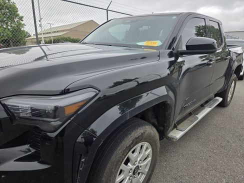 Used 2025 Toyota Tacoma SR5 AWD/4WD image 4
