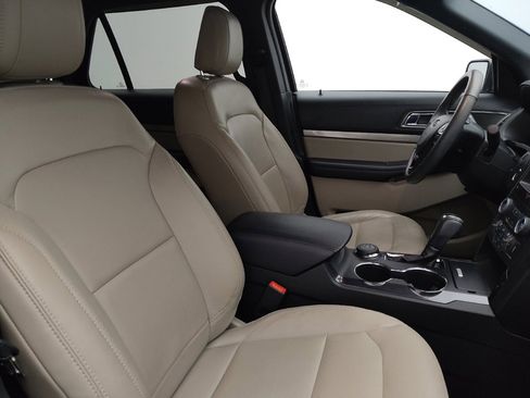 Used 2018 Ford Explorer XLT w/ Equipment Group 202A image 21