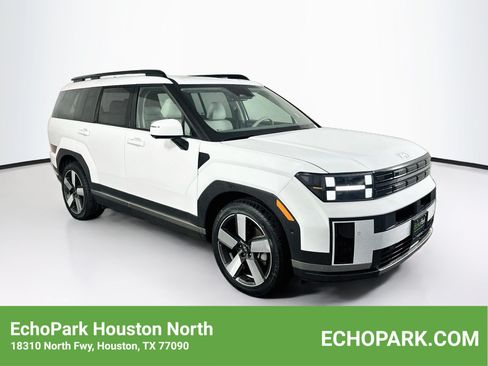 Used 2025 Hyundai Santa Fe Limited FWD image 1
