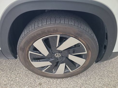 Used 2024 Volkswagen Atlas Cross Sport SEL AWD/4WD image 9