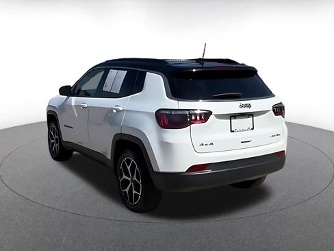 Used 2025 Jeep Compass Limited AWD/4WD image 12