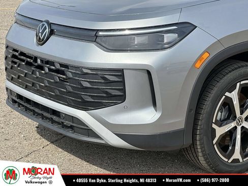 Used 2026 Volkswagen Tiguan SE AWD/4WD image 6