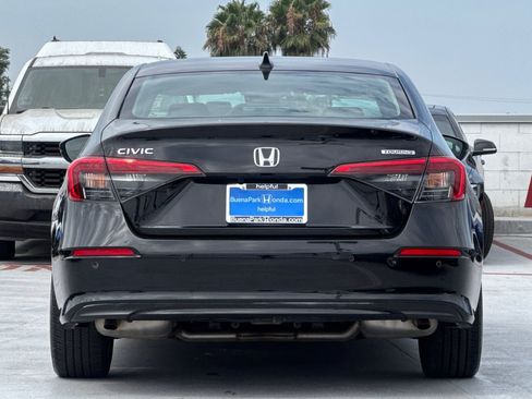 Used 2022 Honda Civic Touring image 9