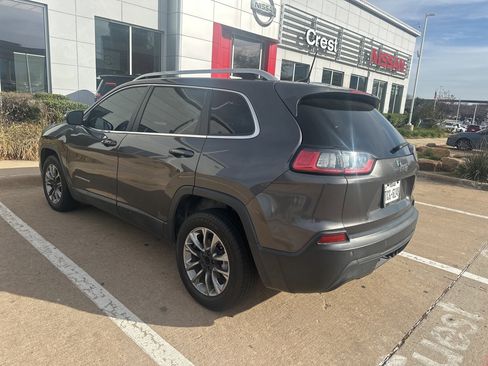 Used 2019 Jeep Cherokee Latitude Plus image 3