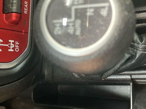 Used 2024 Jeep Wrangler Unlimited AWD/4WD image 34