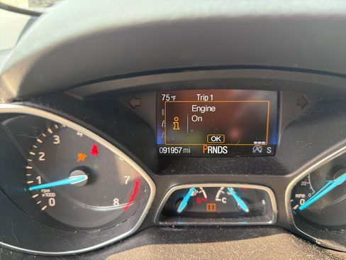 Used 2017 Ford Escape SE w/ SE Sport Appearance Package image 10