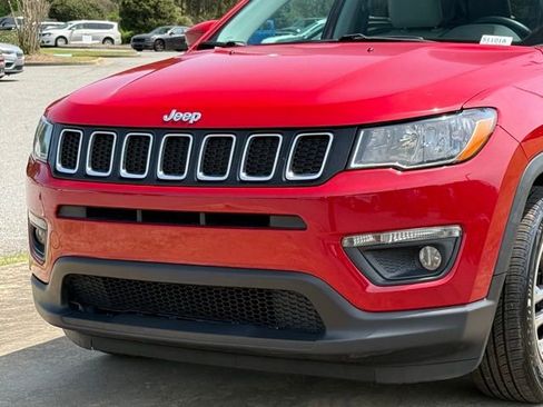 Used 2017 Jeep Compass Latitude w/ Popular Equipment Group image 11