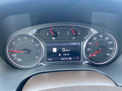 Used 2023 GMC Acadia SLT image 26