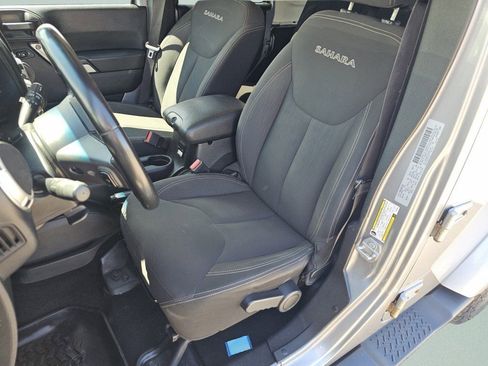 Used 2018 Jeep Wrangler Unlimited Sahara AWD/4WD image 6