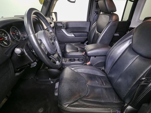 Used 2016 Jeep Wrangler Unlimited Sahara w/ Dual Top Group AWD/4WD image 37