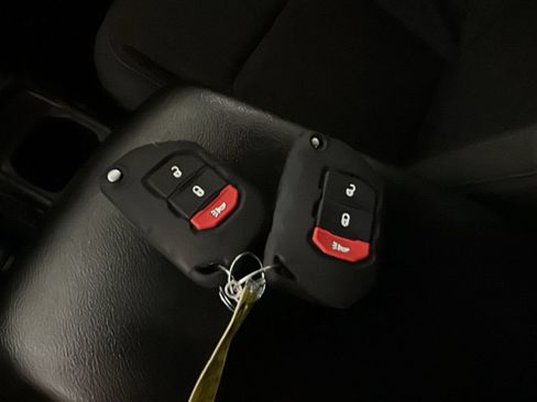 Used 2024 Jeep Wrangler Unlimited Rubicon 4xe AWD/4WD image 23