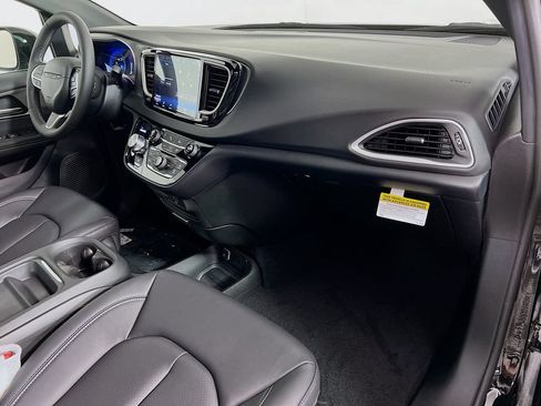 New 2027 Chrysler Pacifica LX FWD image 29