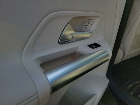 Certified 2025 Mercedes-Benz GLA 250 image 11