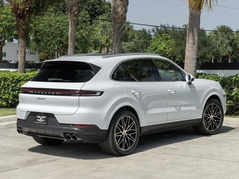 Used 2024 Porsche Cayenne AWD/4WD image 8