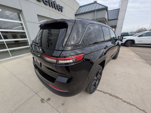 New 2026 Jeep Grand Cherokee Limited w/ Limited Altitude Package image 5