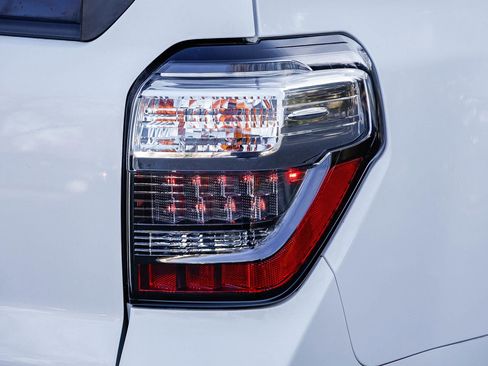 Used 2021 Toyota 4Runner Venture w/ Moonroof Package image 8