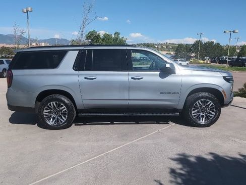 Used 2025 Chevrolet Suburban Z71 AWD/4WD image 9