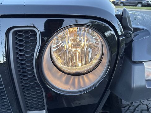 Certified 2021 Jeep Wrangler Unlimited Rubicon w/ Xtreme Recon 35" Tire Package image 11