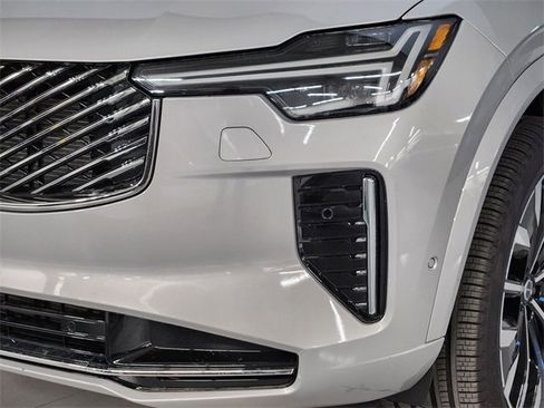 Used 2025 Volvo XC90 B5 Plus image 12