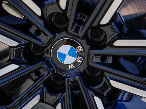 Used 2023 BMW 740i w/ Parking Assistance Package image 14