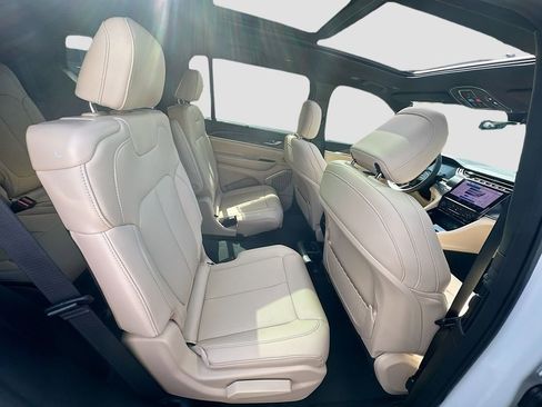 New 2025 Jeep Grand Cherokee L Limited w/ Luxury Tech Group II image 32