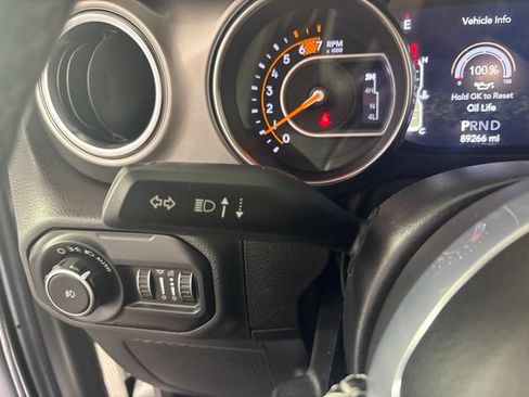 Used 2021 Jeep Wrangler Unlimited Sahara w/ LED Lighting Group AWD/4WD image 9