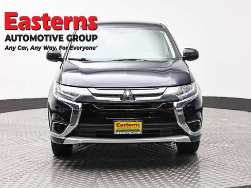 Used 2018 Mitsubishi Outlander AWD image 2