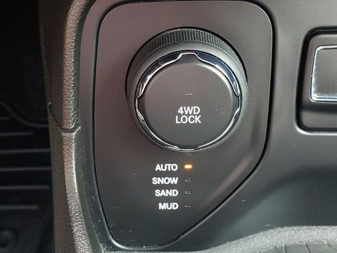 Used 2017 Jeep Renegade Latitude w/ Popular Equipment Group AWD/4WD image 22
