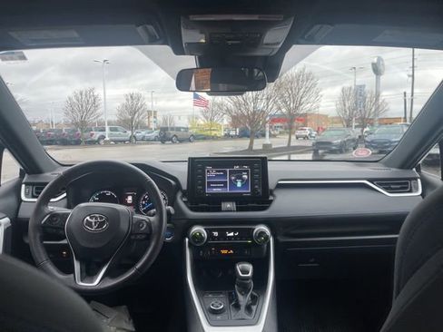 Used 2022 Toyota RAV4 SE image 17