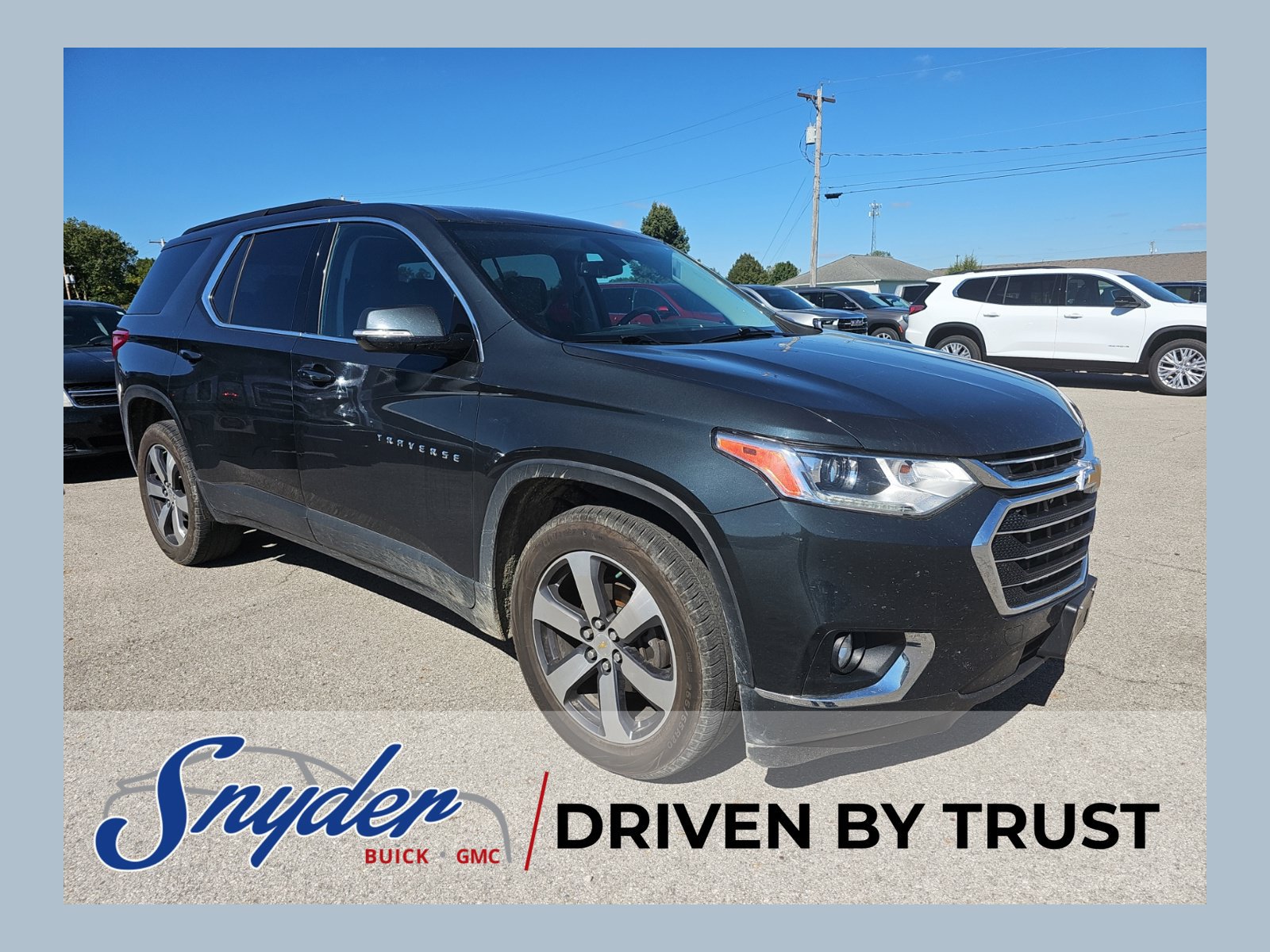 Used 2019 Chevrolet Traverse LT w/ LT Premium Package AWD/4WD image 1