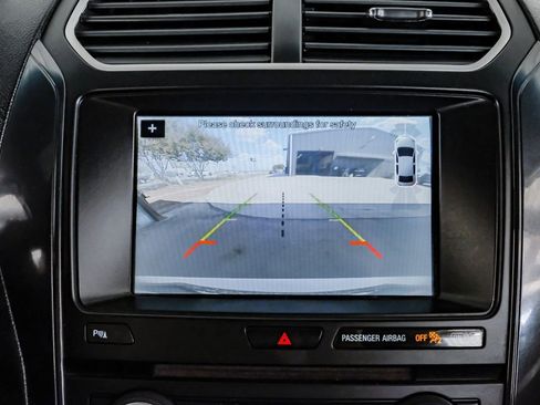 Used 2017 Ford Explorer XLT w/ Equipment Group 202A image 20