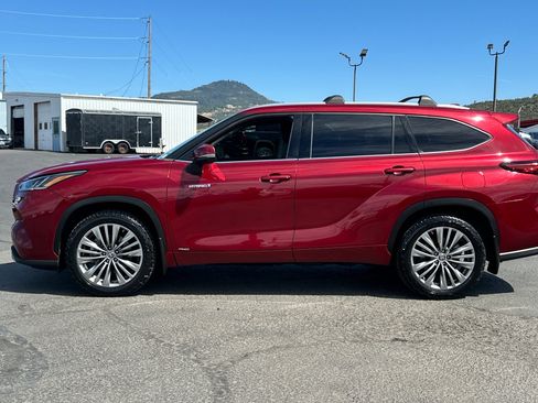 Used 2021 Toyota Highlander Platinum AWD/4WD image 7