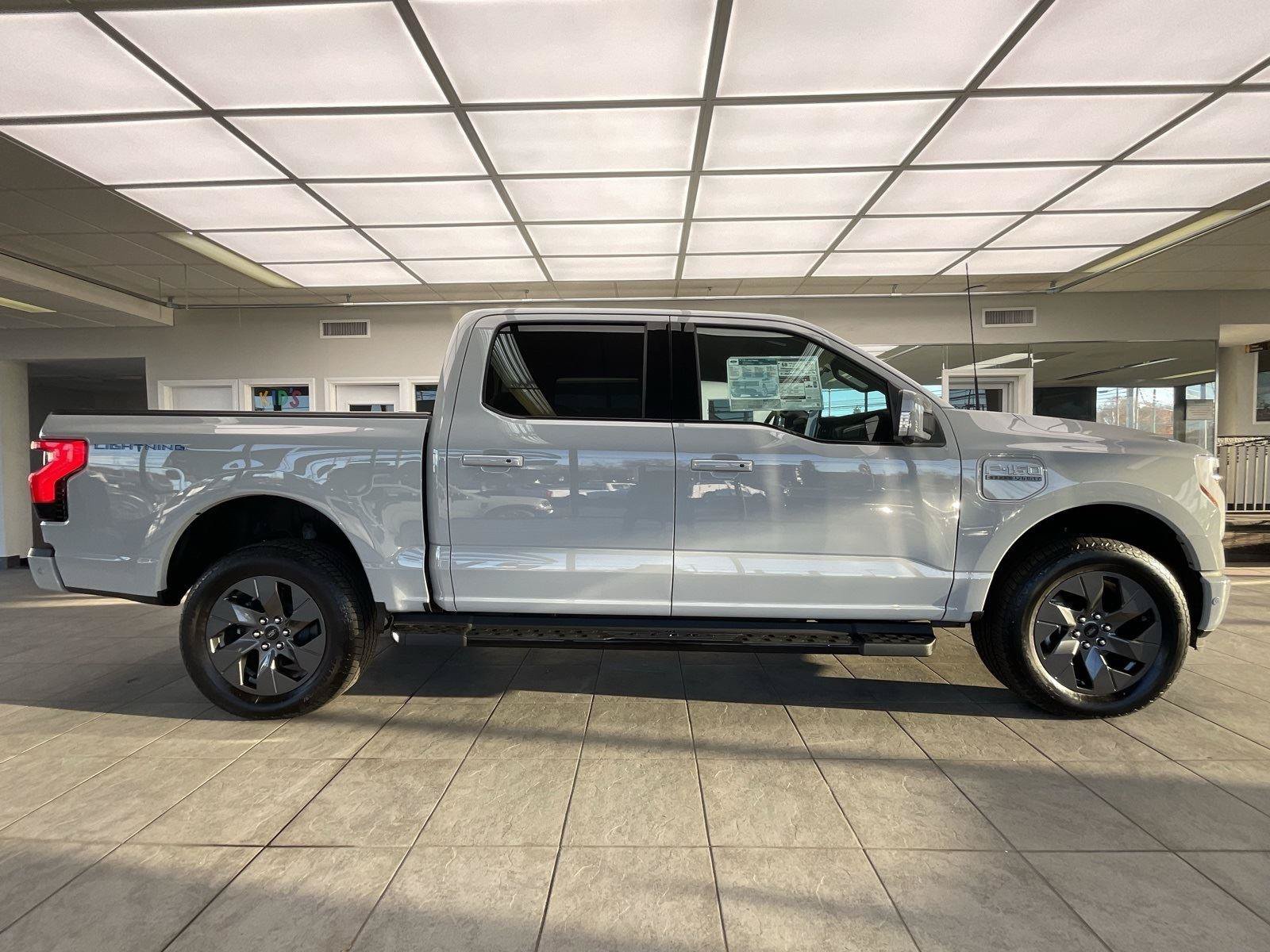 Used 2023 Ford F150 Lightning Lariat AWD/4WD image 4