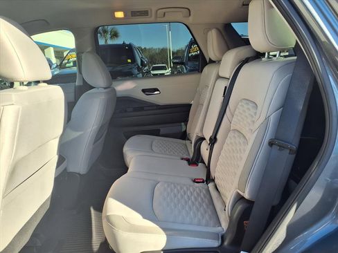 Used 2022 Nissan Pathfinder SV image 19