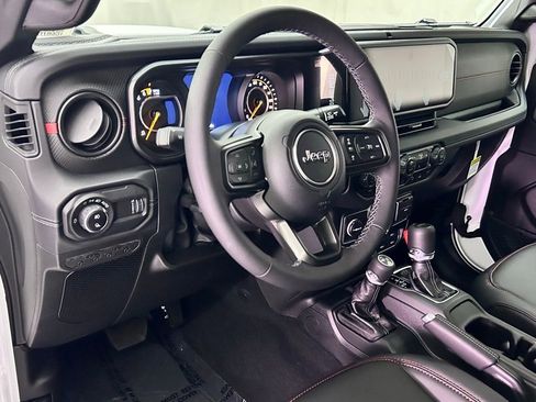 New 2025 Jeep Gladiator Rubicon image 13