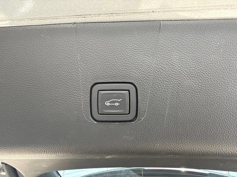 Used 2023 Chevrolet Traverse LT FWD image 13