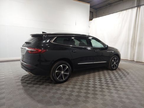 Used 2021 Buick Enclave Essence image 3