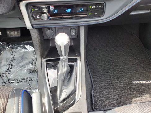 Used 2017 Toyota Corolla SE FWD image 32