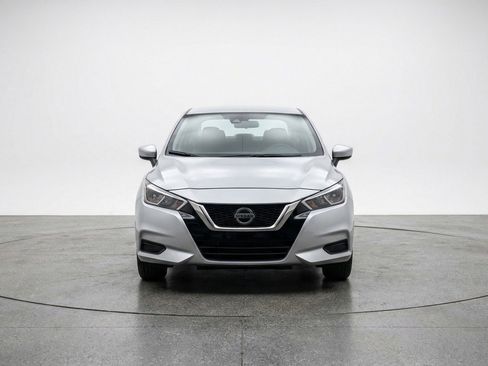 Used 2025 Nissan Versa SV FWD image 2