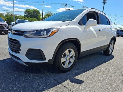 Certified 2018 Chevrolet Trax LT w/ LT Convenience Package FWD image 3