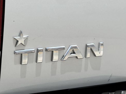 Used 2011 Nissan Titan SV RWD image 13
