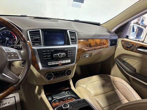 Used 2014 Mercedes-Benz GL 450 4MATIC image 21