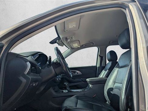 Used 2018 Chevrolet Traverse LT FWD image 12